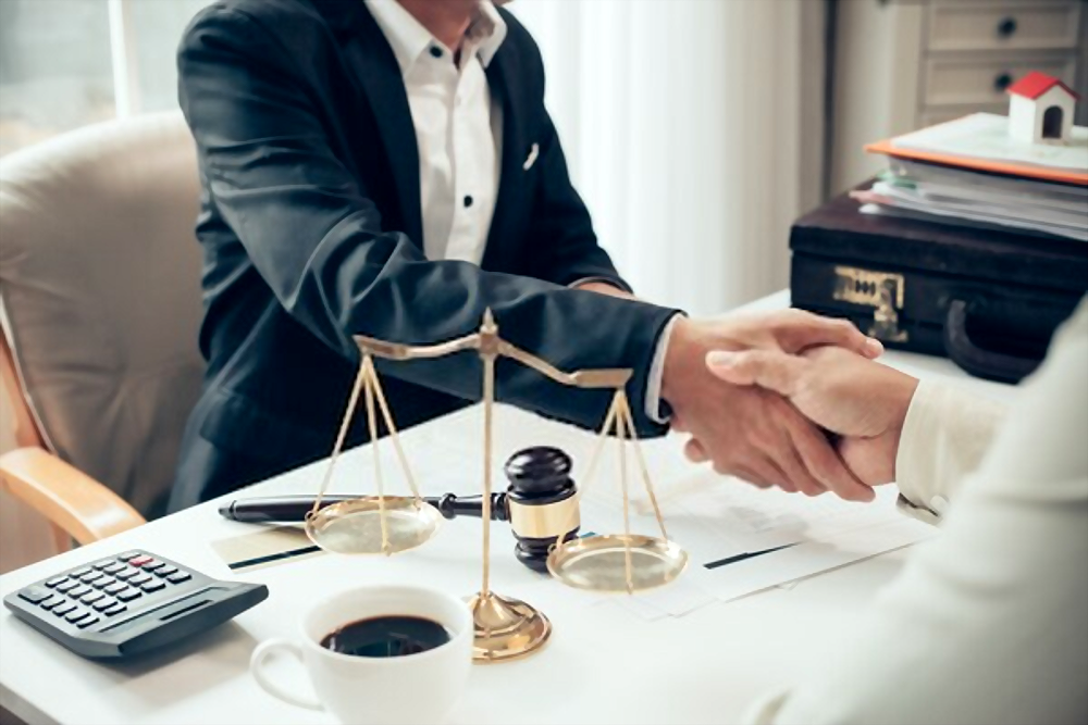 Business Lawyer in Noida